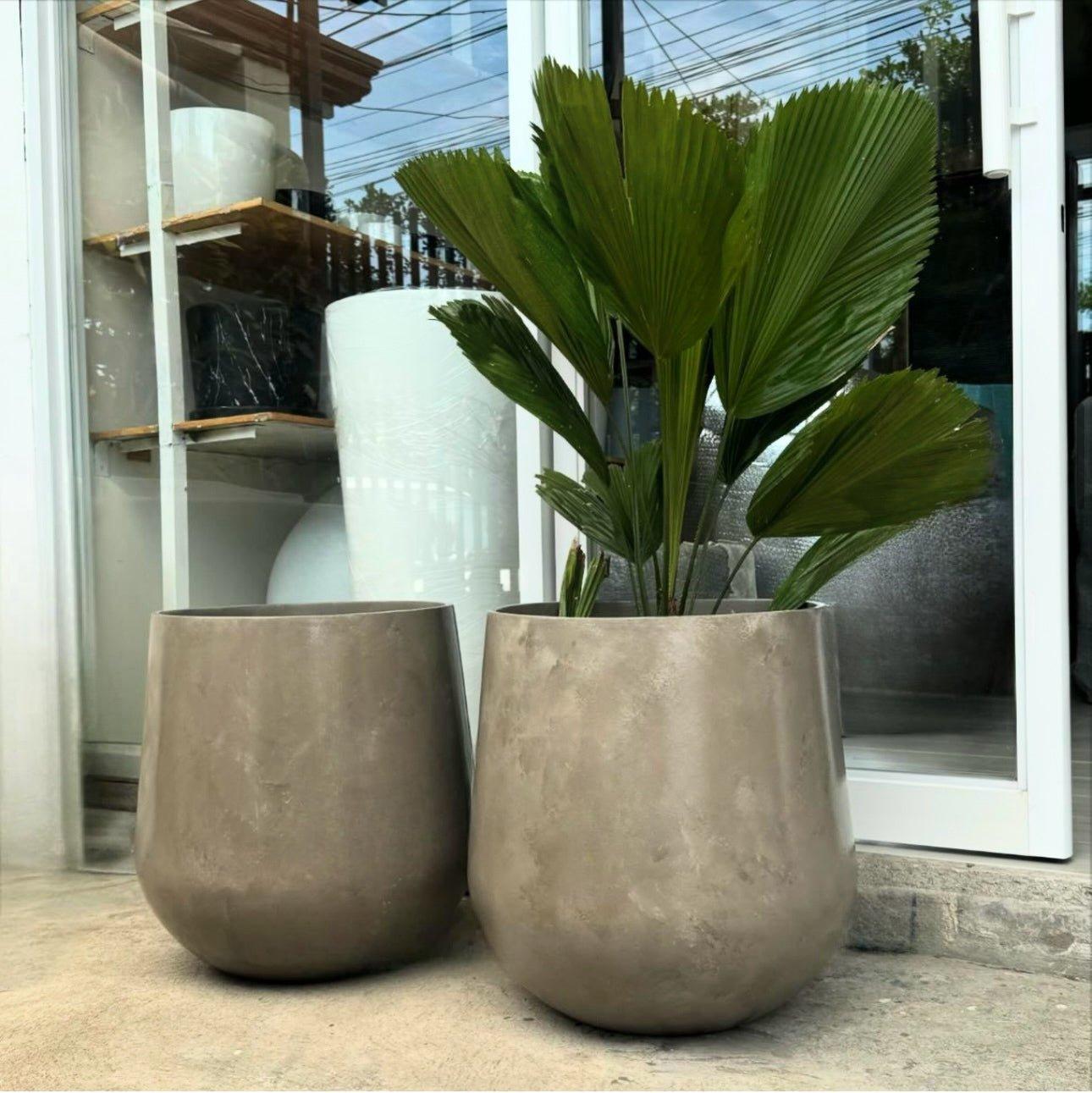 ALESSO Fiberglass Planter
