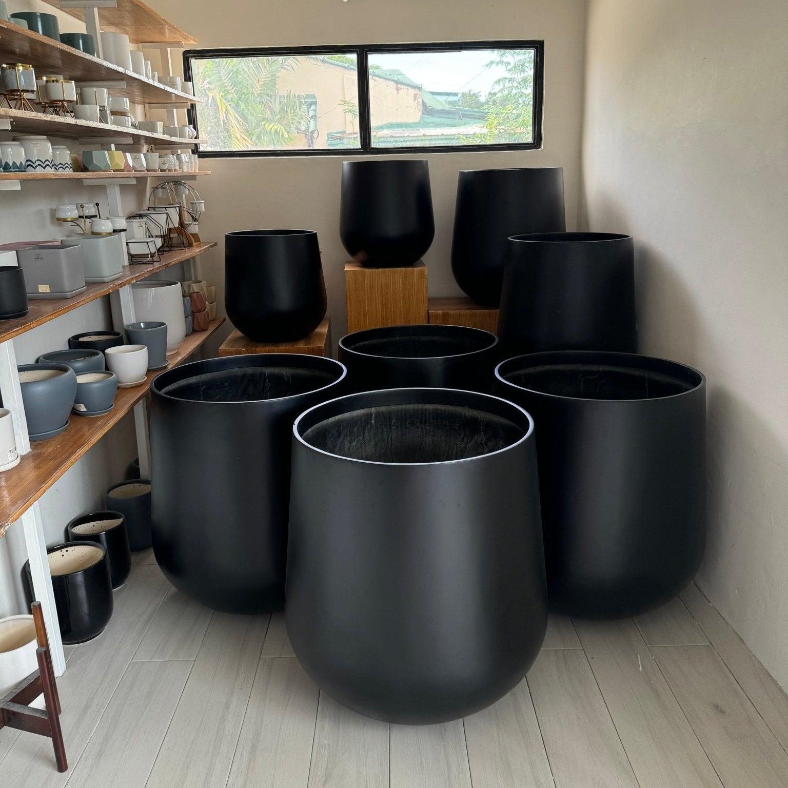 ALESSO Fiberglass Planter